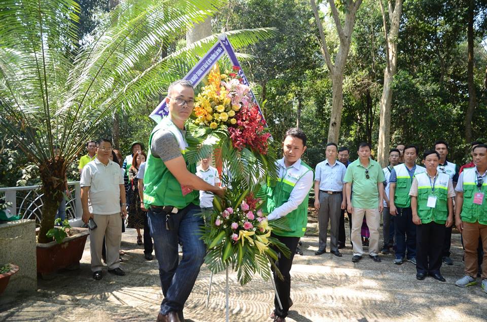 Lễ dâng hương.