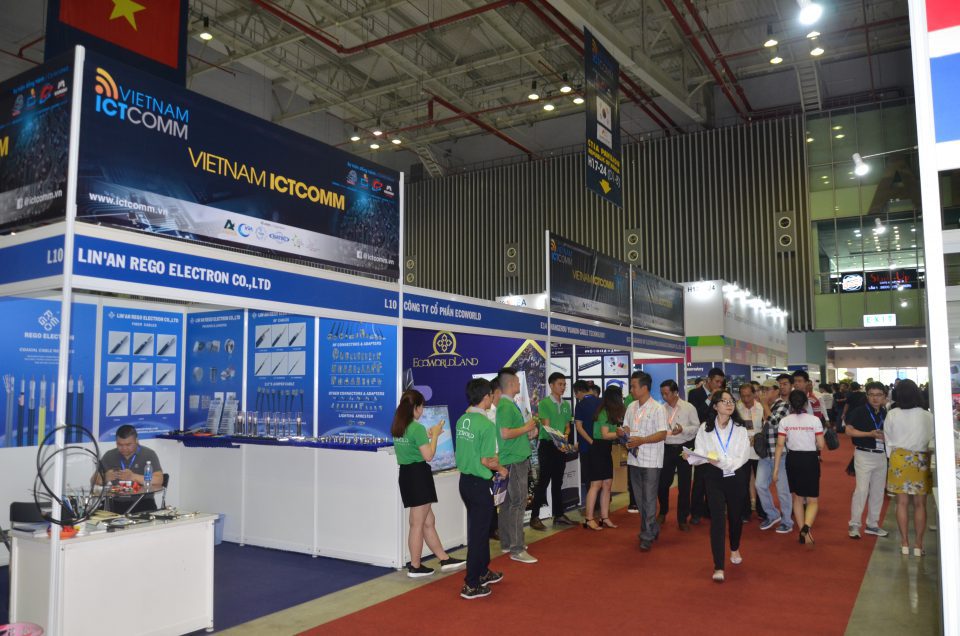 Bên trong triển lãm ICTCOMM Vietnam 2019