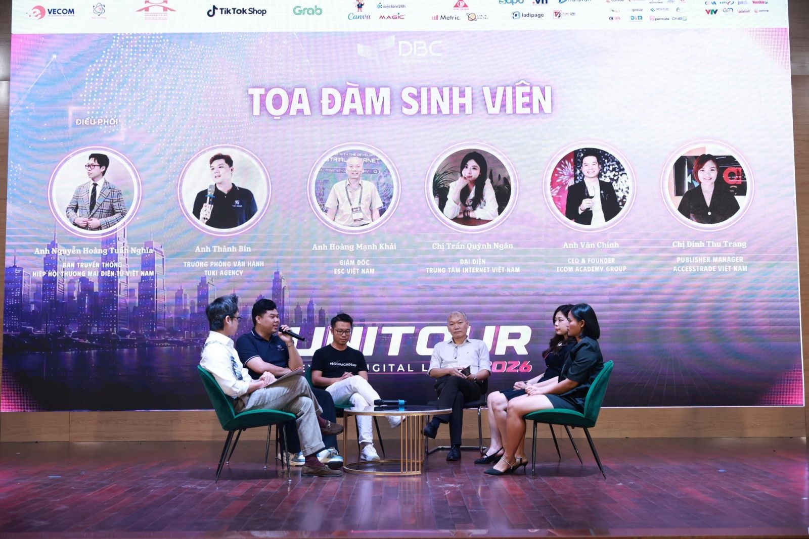 Tọa đàm sinh viên tại chương trình