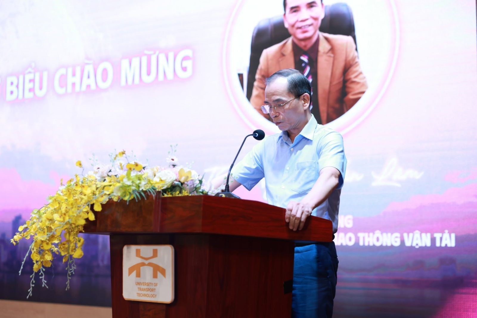 TS. Nguyễn Văn Lâm phát biểu chào mừng